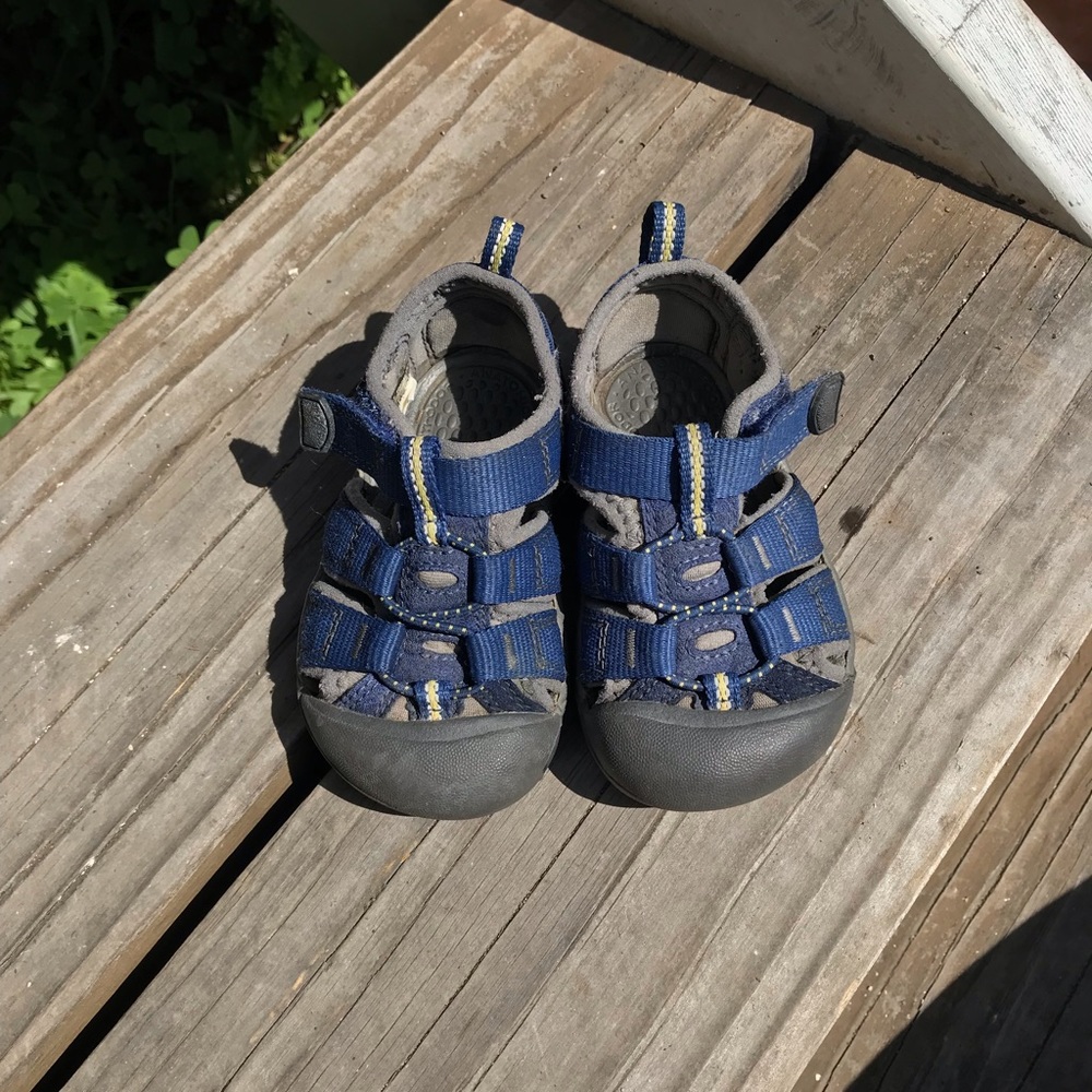 Keen Kids Navy Blue and Gray Closed-Toe Sandals